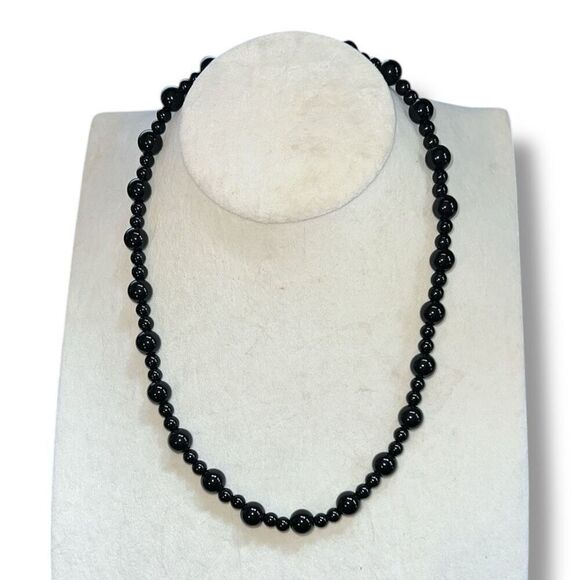 18-Inch Vintage Black Glass Bead Necklace with Toggle Clasp - Picture 5 of 8